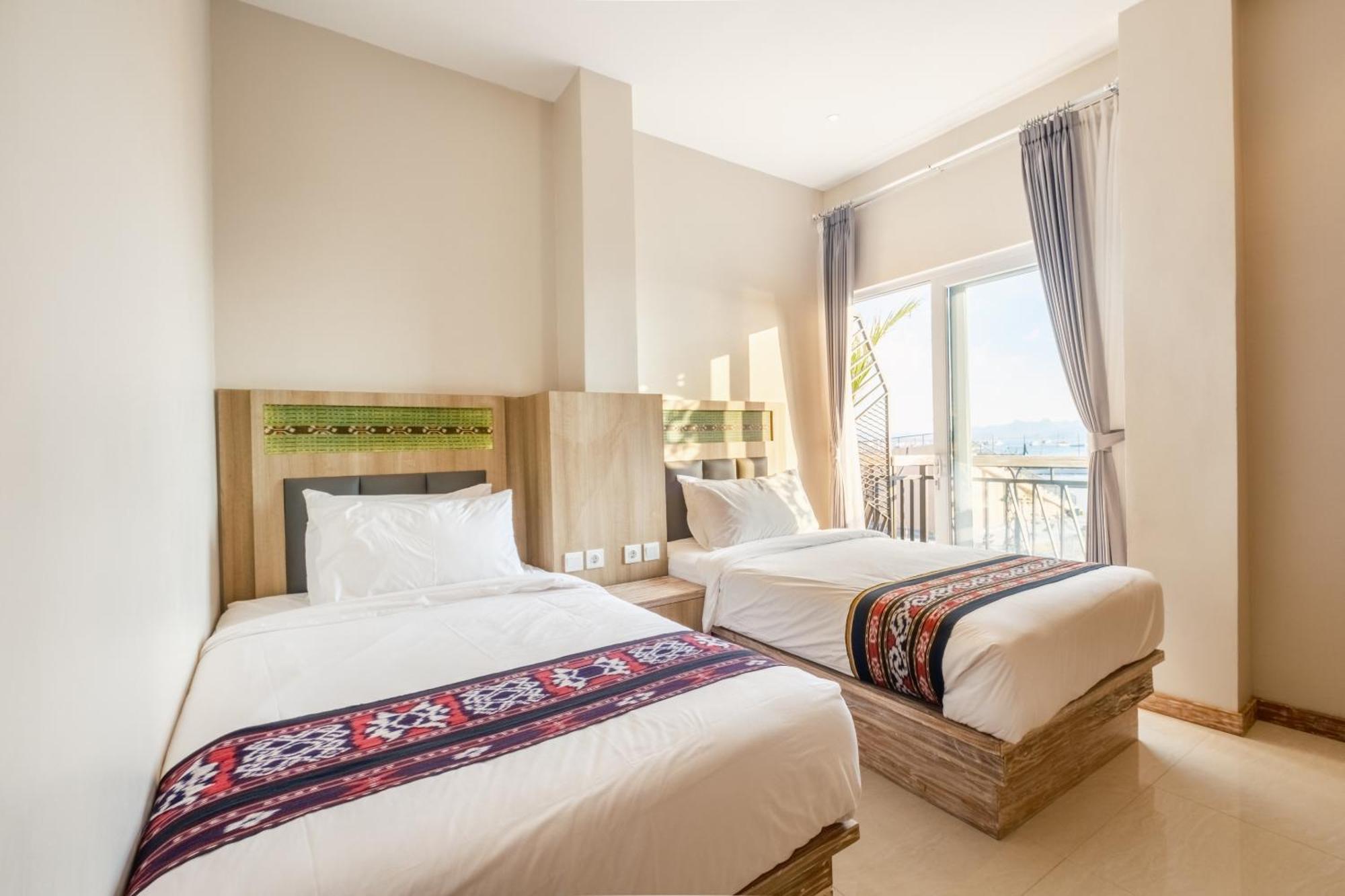 Dejavu 2.0 Hotel Bajo Komodo Лабуан Баджо Екстериор снимка