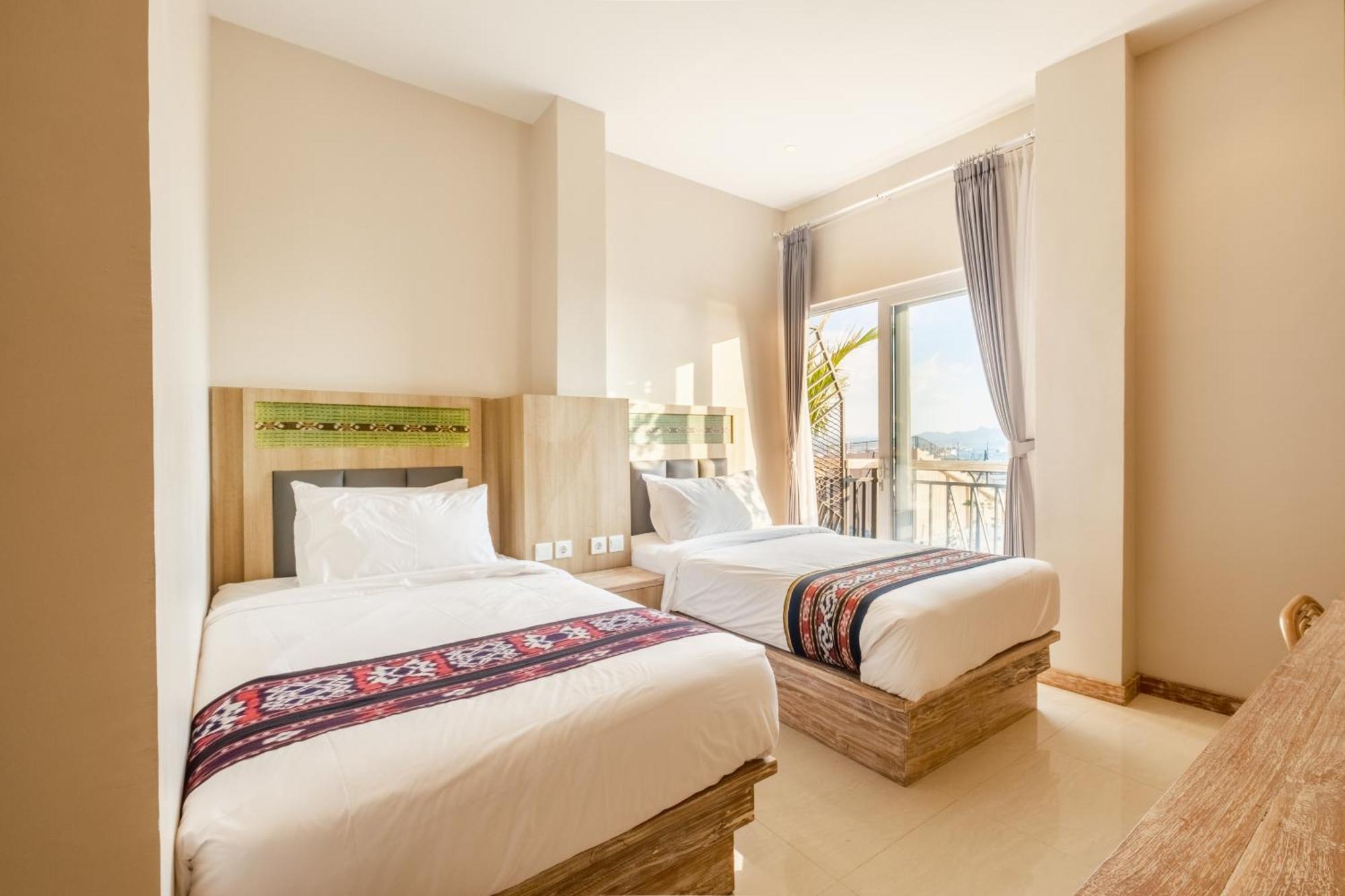 Dejavu 2.0 Hotel Bajo Komodo Лабуан Баджо Екстериор снимка